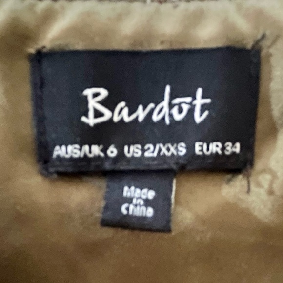 Bardot buckle short play suit in army green. Size 6 ladies - Picture 6 of 7